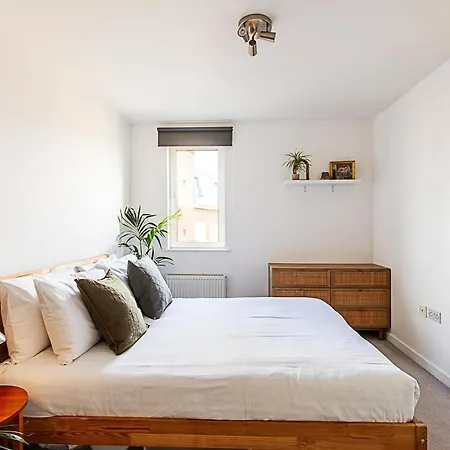 Chic & Modern Dalston Apartment