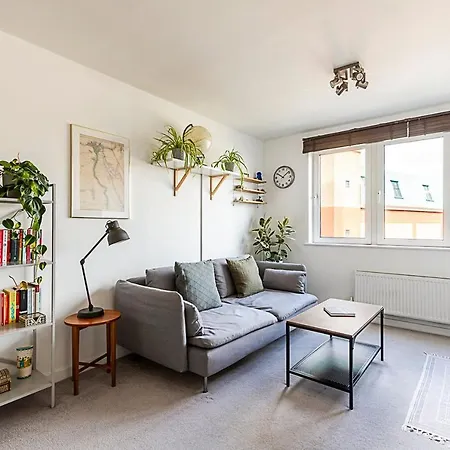 Chic & Modern Dalston Apartment *