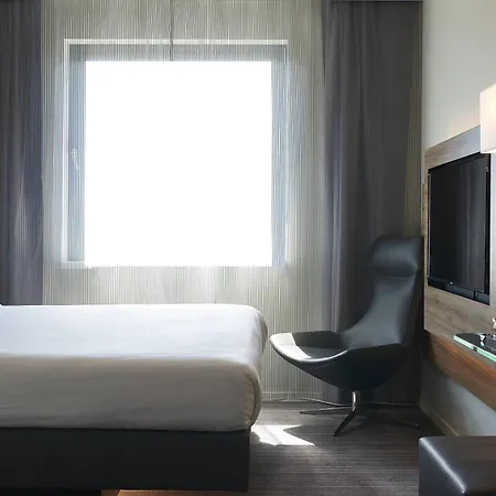 Hotel Moxy Stratford 4*