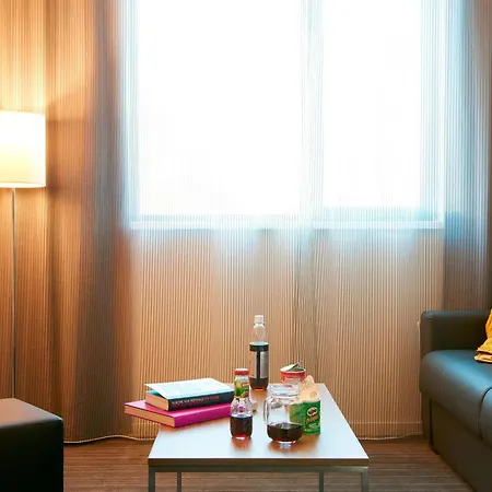 Moxy London Heathrow Airport Hotel 4*