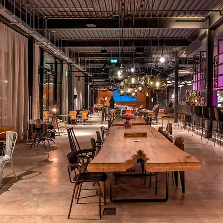 Hotel Moxy London Heathrow Airport