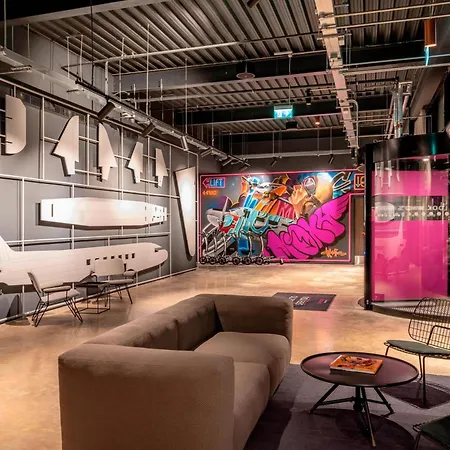 Moxy London Heathrow Airport Hotel Hounslow