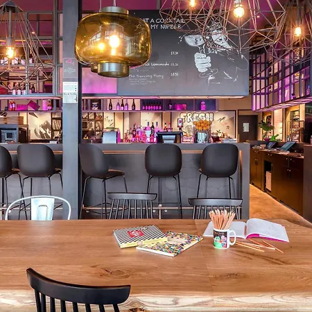 Hotel Moxy London Heathrow Airport Hounslow