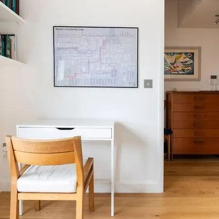 Spacious Bright W/private Br, View & Terrace. * London