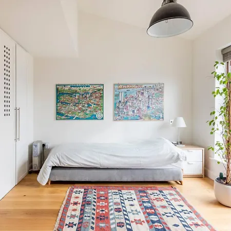 Spacious Bright W/private Br, View & Terrace. Homestay *
