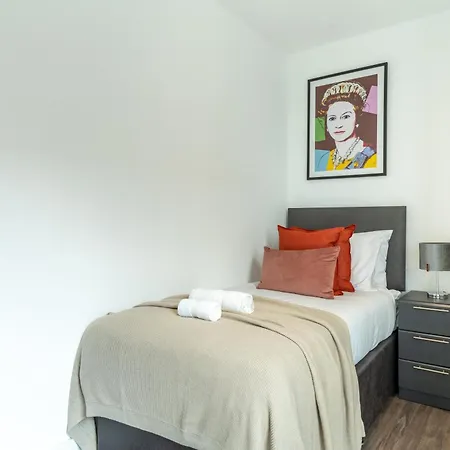 Apartment Mitre Warhol By Artsy London