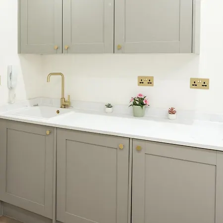 Central London Studio Apartment