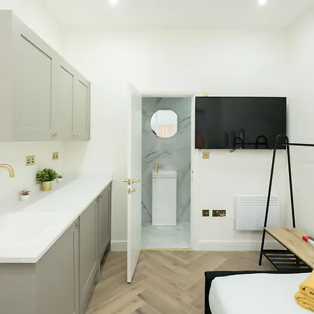 Central London Studio Apartment