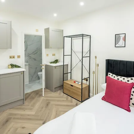 Central London Studio Apartment London