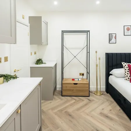 Central London Studio Apartment