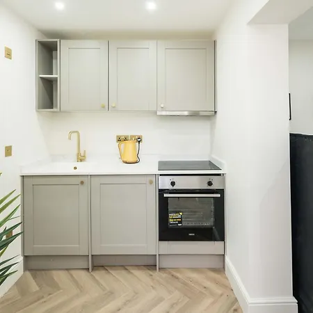 Central London Studio Apartment