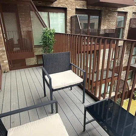 Stunning 2 Bed In Royal Wharf Next To Excel & Airport