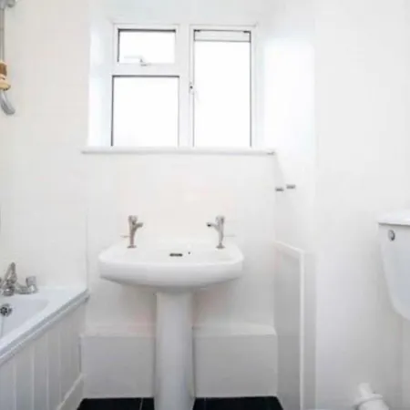1 Bed Flat Close To Portobello Rd London