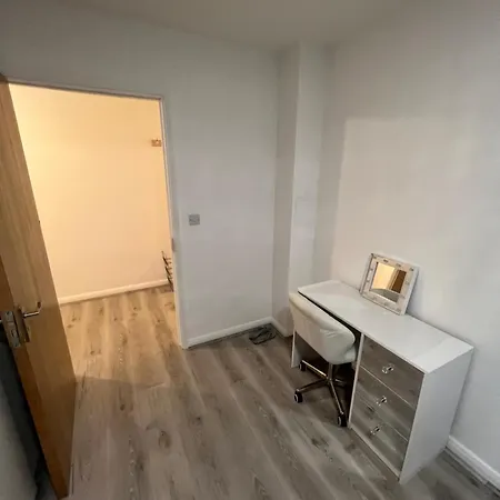Oxford Street Apartment *