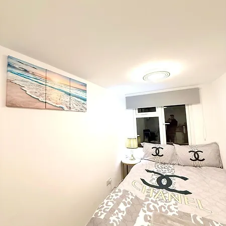Luxury - Near Heathrow Airport - Free Parking *