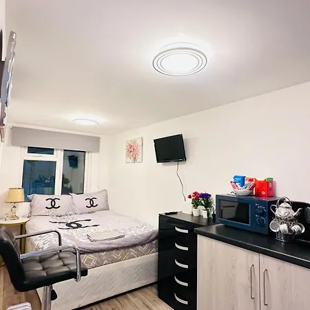 Apartment Luxury - Near Heathrow Airport - Free Parking