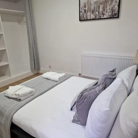Comfortable Flat For 10 Near Paddington Apartment