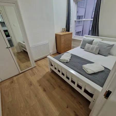 Comfortable Flat For 10 Near Paddington London