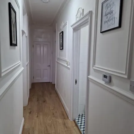 Comfortable Flat For 10 Near Paddington Apartment *