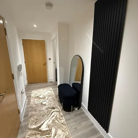 Stunning 2 Bed In Royal Wharf Next To Excel & Airport Apartment *