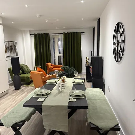 Stunning 2 Bed In Royal Wharf Next To Excel & Airport