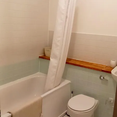 Cosy Canary Wharf Apartment London