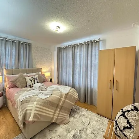 Comfortable Family Near Park Lane * London