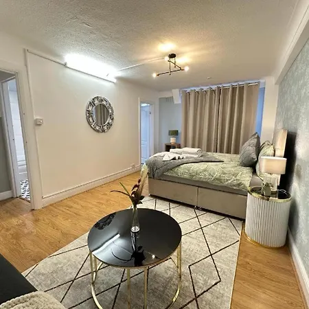 Comfortable Family Near Park Lane *