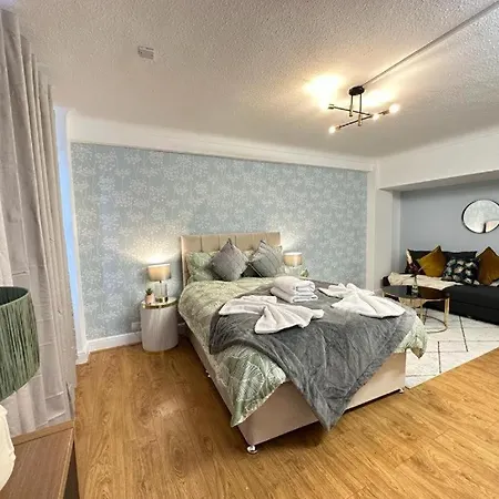 Comfortable Family Near Park Lane