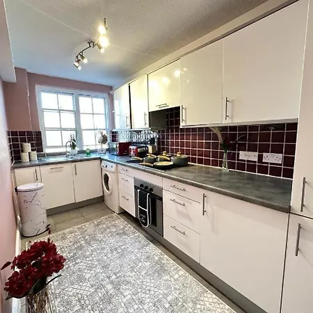 Apartment Comfortable Family Near Park Lane London