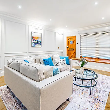 Luxury Mews House With Free Parking Apartment London