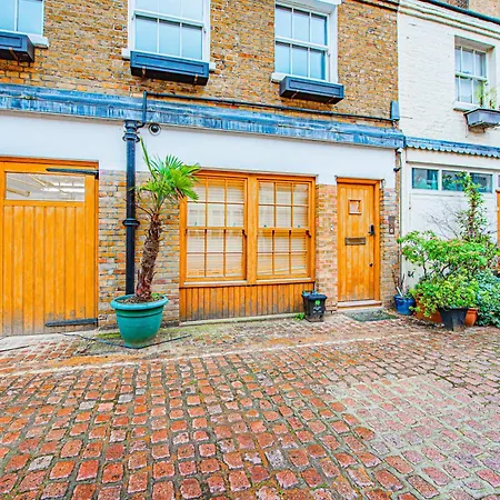 Luxury Mews House With Free Parking London