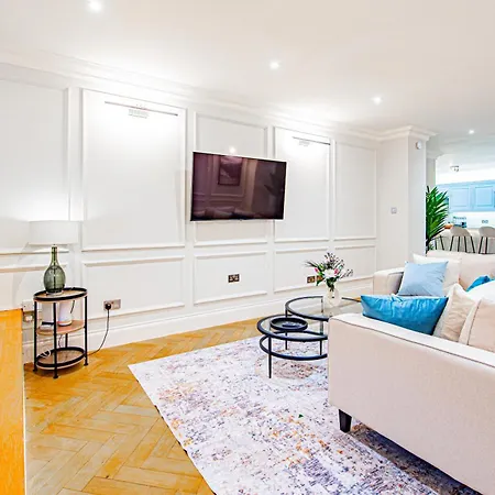 Luxury Mews House With Free Parking