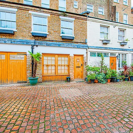Luxury Mews House With Free Parking London