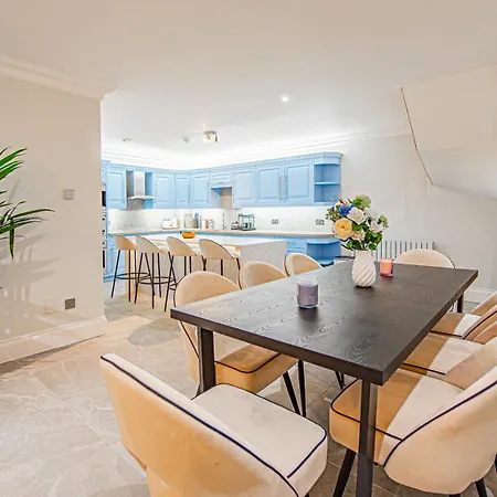 Luxury Mews House With Free Parking Apartment *