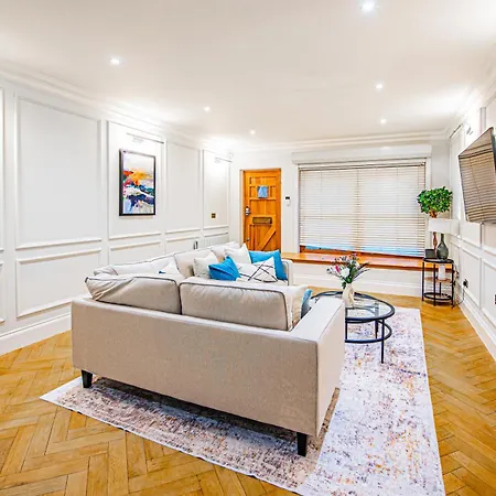 Luxury Mews House With Free Parking London
