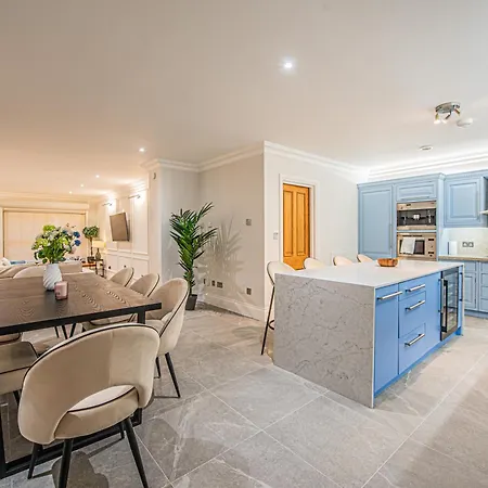 Luxury Mews House With Free Parking * London