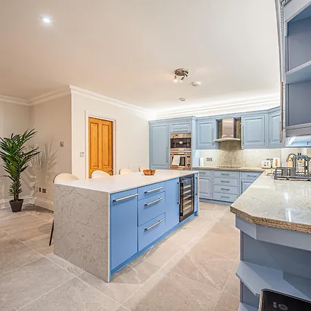 Luxury Mews House With Free Parking * London