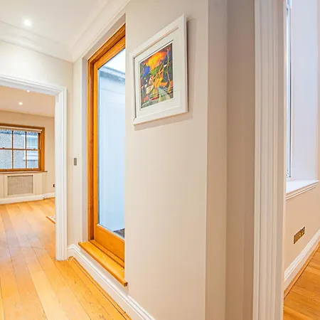 Luxury Mews House With Free Parking Apartment