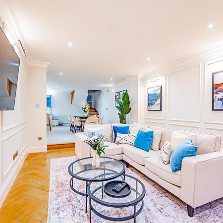 Luxury Mews House With Free Parking *