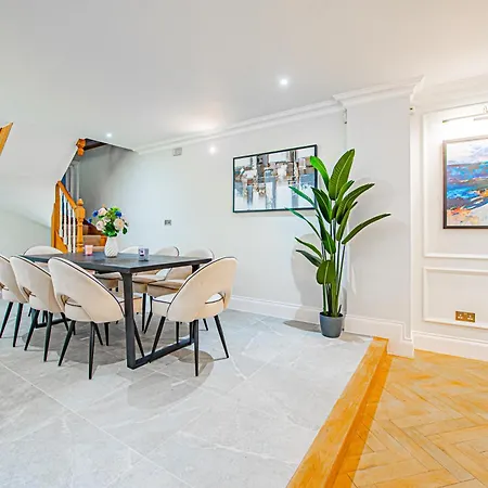 Luxury Mews House With Free Parking *