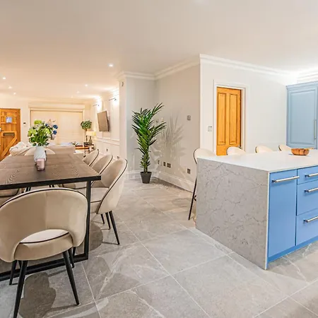 Apartment Luxury Mews House With Free Parking
