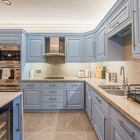 Luxury Mews House With Free Parking Apartment *