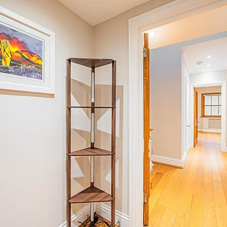 Luxury Mews House With Free Parking