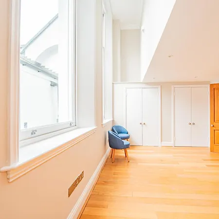 Apartment Luxury Mews House With Free Parking London