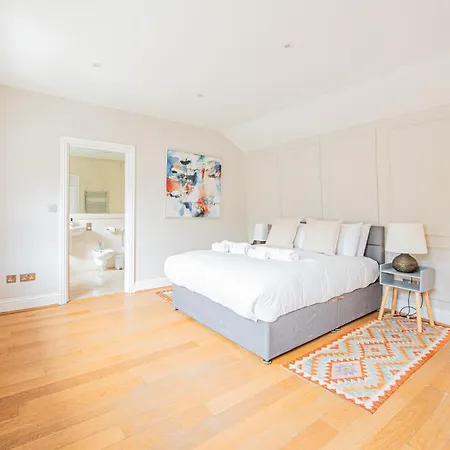 Apartment Luxury Mews House With Free Parking