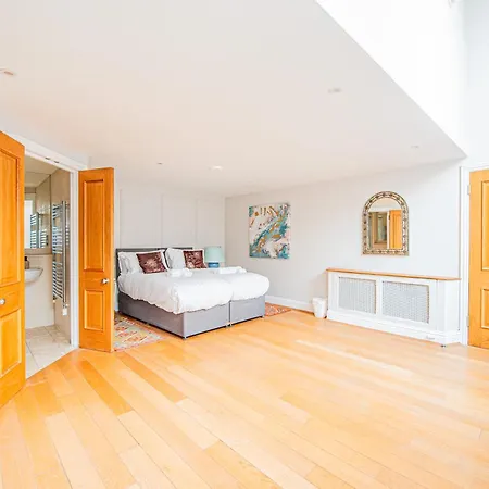 Luxury Mews House With Free Parking Apartment *