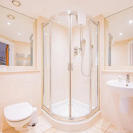 Luxury Mews House With Free Parking London