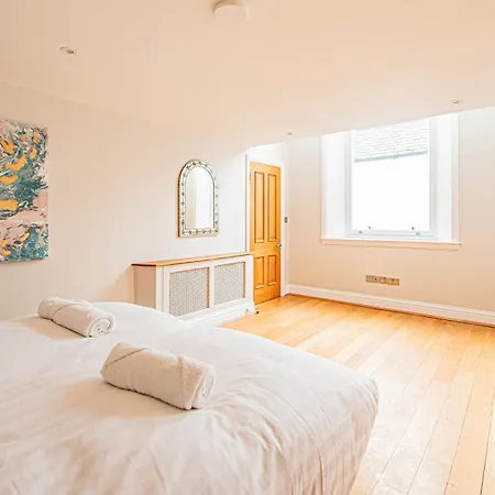 Luxury Mews House With Free Parking Apartment