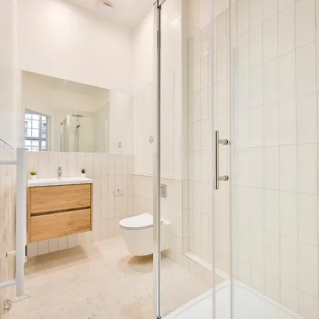 Magnificent 2 Bed Fitzrovia Apartment *